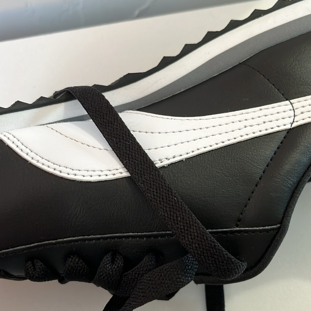 Brand new puma sneakers mens size 10 black and white lace up shoes - Picture 11 of 11